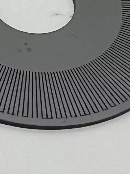 การตัดซิลิคอนเวเฟอร์ด้วยเลเซอร์วอเตอร์เจ็ทสำหรับการสร้างพื้นผิวขนาดเล็ก